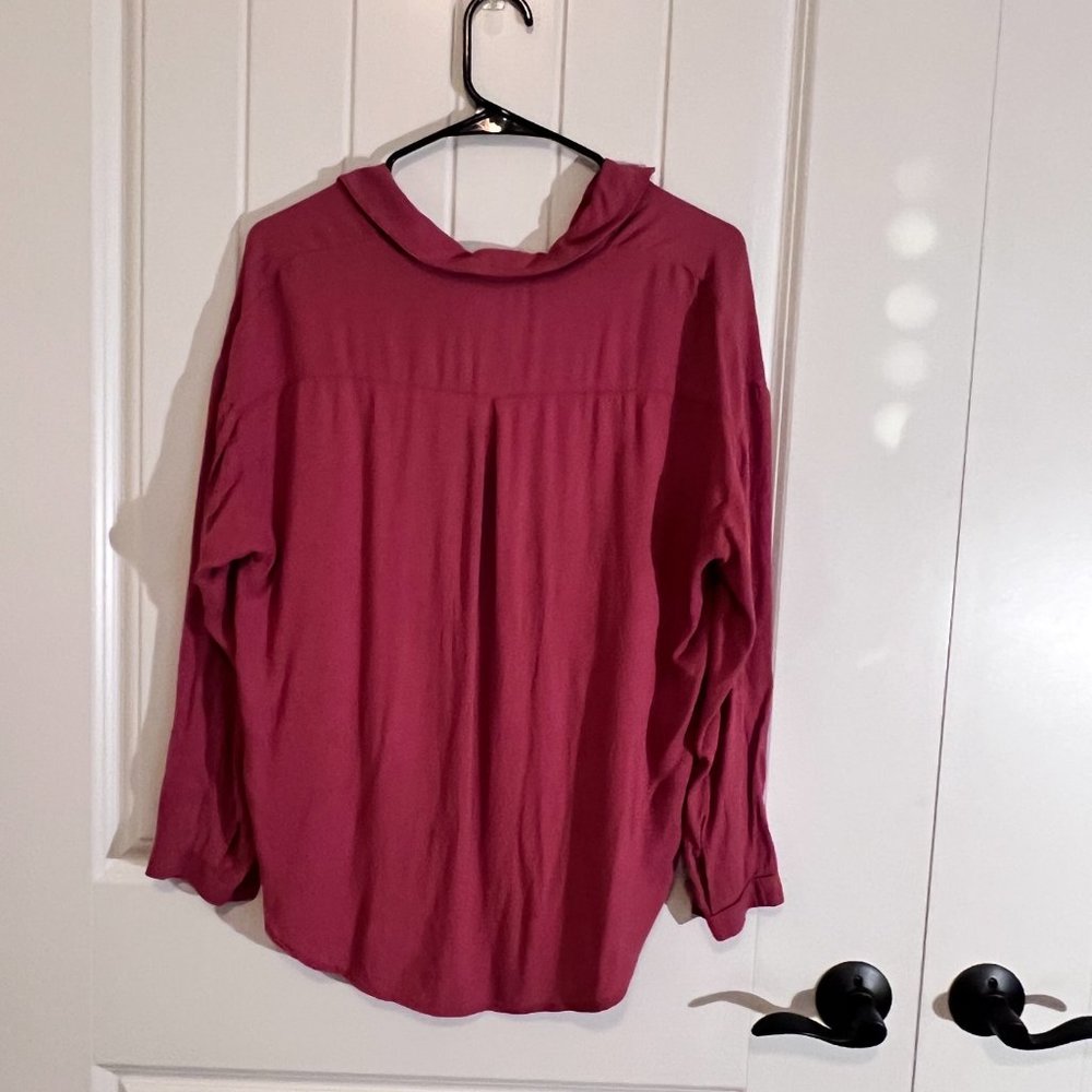 Lush Blouse - Picture 3 of 3